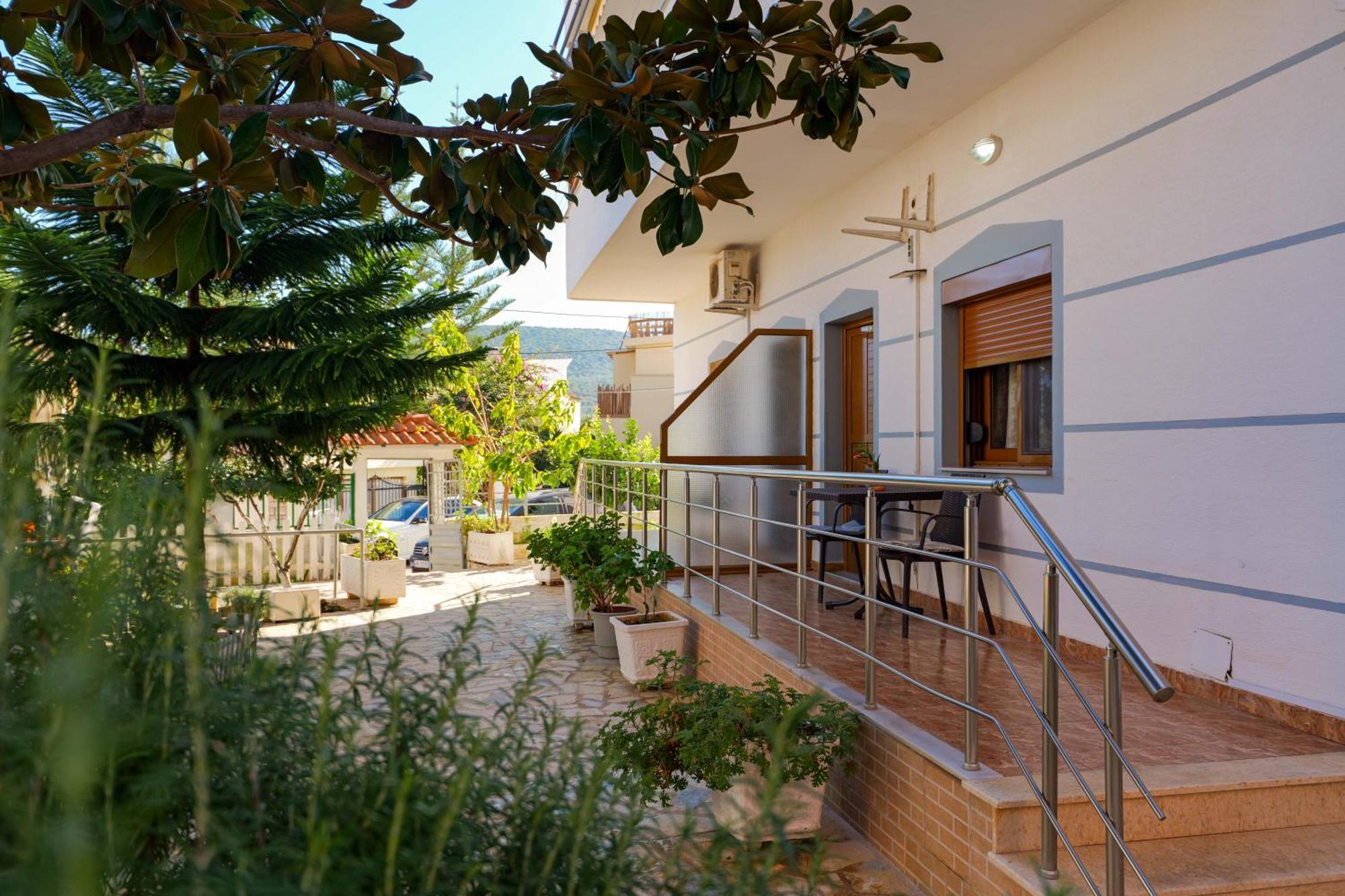 Vila Chris Ksamil Exterior foto