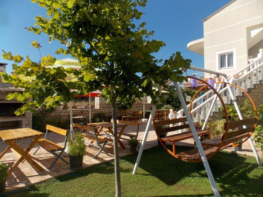 Vila Chris Ksamil Exterior foto